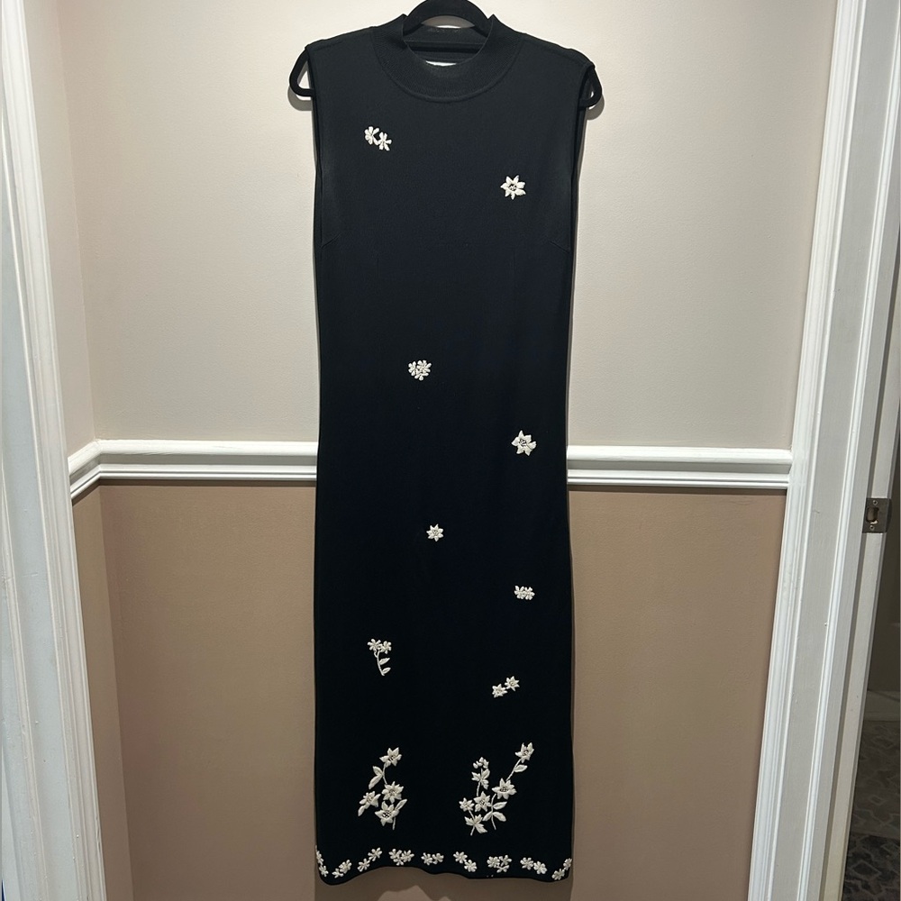Elegant Black Sleeveless Dress with Floral Accents
